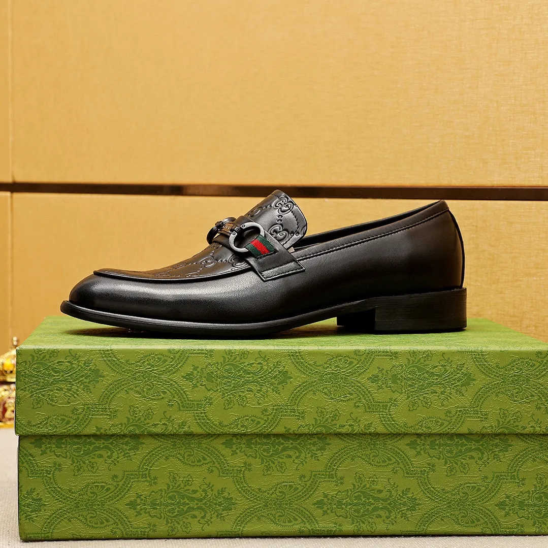 Men's shoes 💰400 💐 Product trademark: GUCCI "Gucci" casual leather shoes Regular size: 39-44 (38.45.46🉑️Customized) Product materials: Selected imported first-layer calfskin embossed upper + original hardware buckle, imported 🐑 sheepskin lining. Strong three-dimensional visual effect, combined outsole Color: 1⃣️color optional